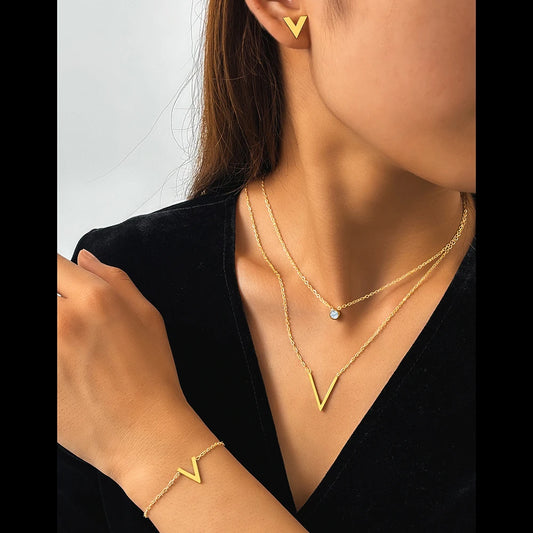 18K Vergoldete Vergoldetes Schmuckset: V-Form mit Zirkonia