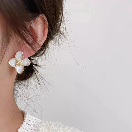 18K Vergoldete Ohrringe | Blumenförmige Perlenstil