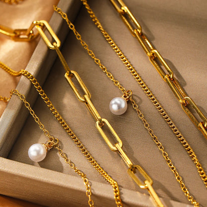 18 Karat Gold Vergoldetes Set: 3-lagige Kette und Armband mit Perle