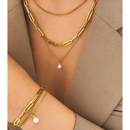 18 Karat Gold Vergoldetes Set: 3-lagige Kette und Armband mit Perle